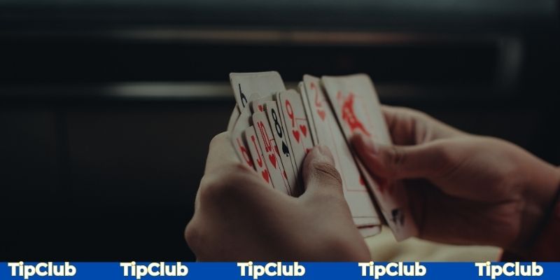 Nếu 2 lá bài được chia mạnh thì hãy tự tin đưa ra hành động tố